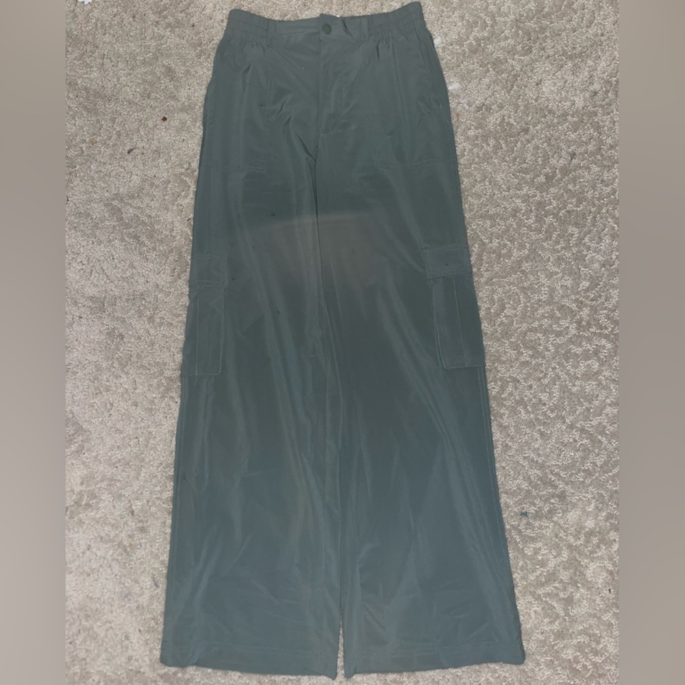 Green Cargo pants from Aerie.